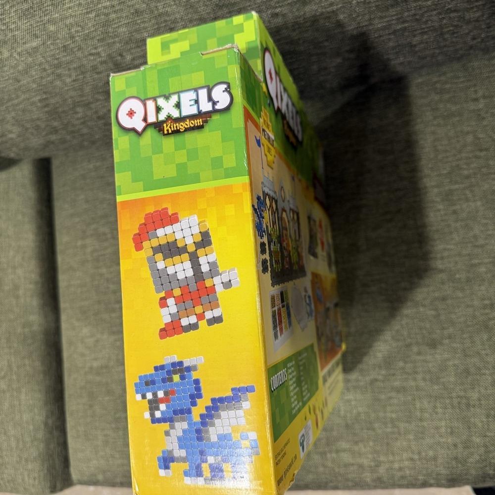Qixels S3 Kingdom Castle Attack Playset Boxed Toy 1000 Cubes Ages 4+ and Up NEW - Picture 7 of 9